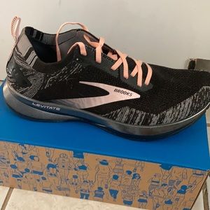New brooks size 11 levitate